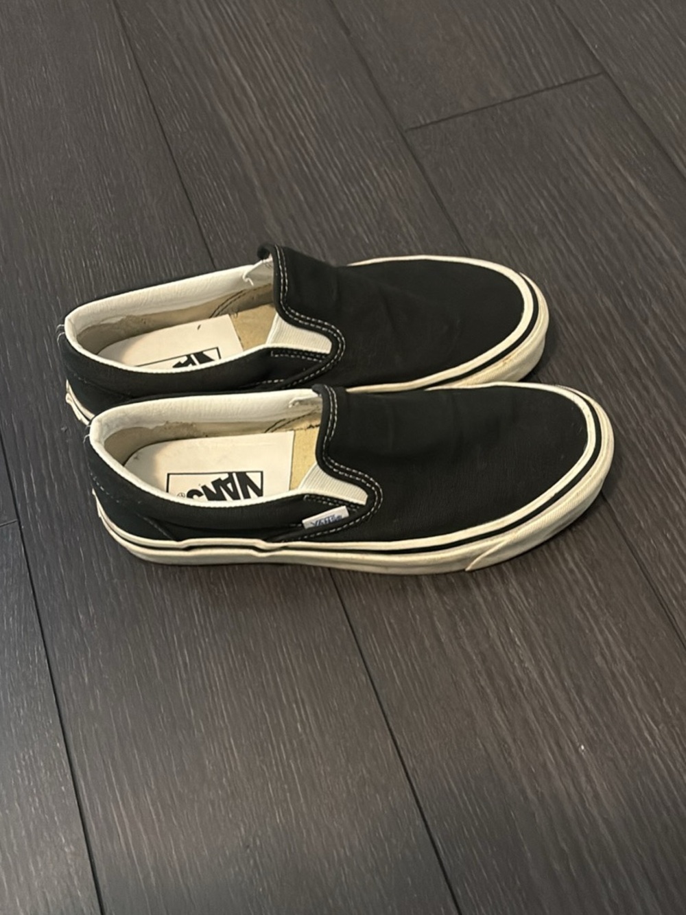 Vans Classic Slip-On Sneakers in Black